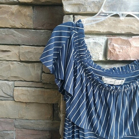 Abercrombie & Fitch Dress Cold Shoulder Medium - Picture 3 of 5